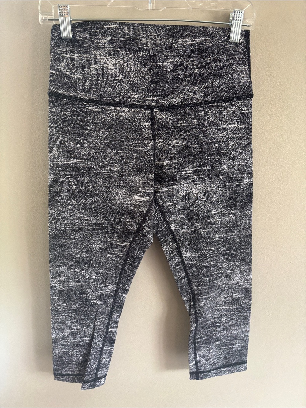 10 Lululemon capri leggings